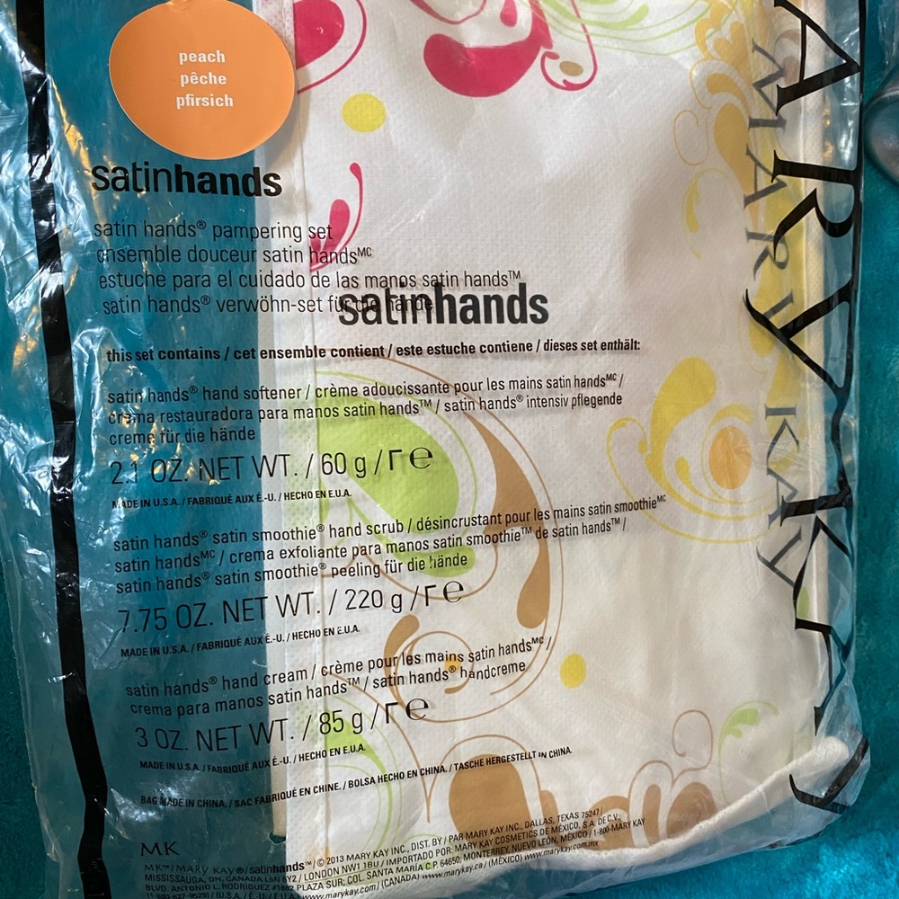 Mary Kay satin hands peach scented kit